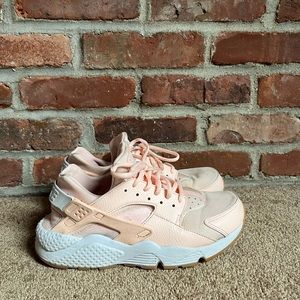 Pink Women’s Nike Huarache Sneaks